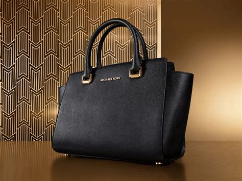 Shop Michael Kors Bags for Women in UAE .